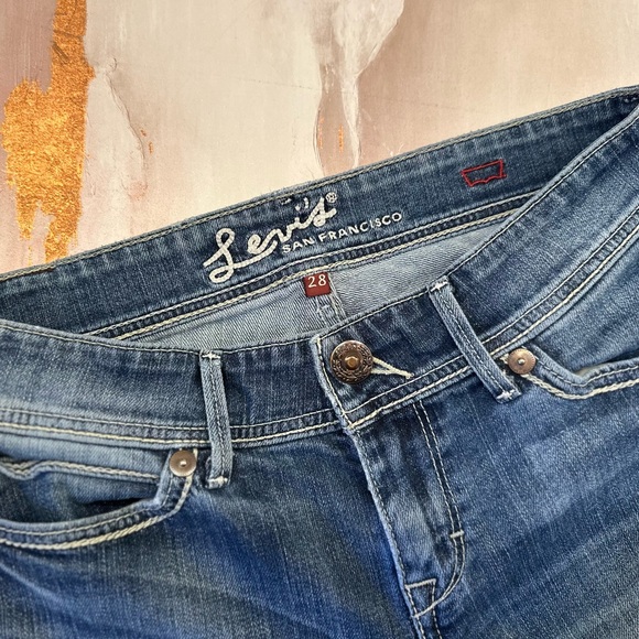 Levi’s straight leg classic denim dark wash women’s Sz 28 waist jeans - Picture 6 of 7